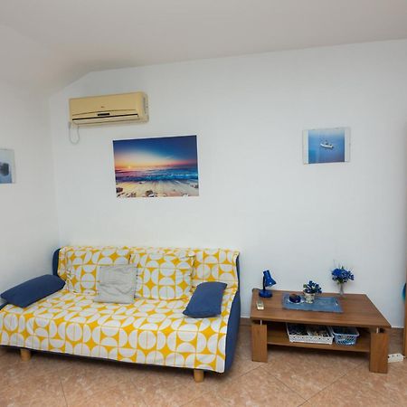 Apartment Rb Omišalj Exteriör bild