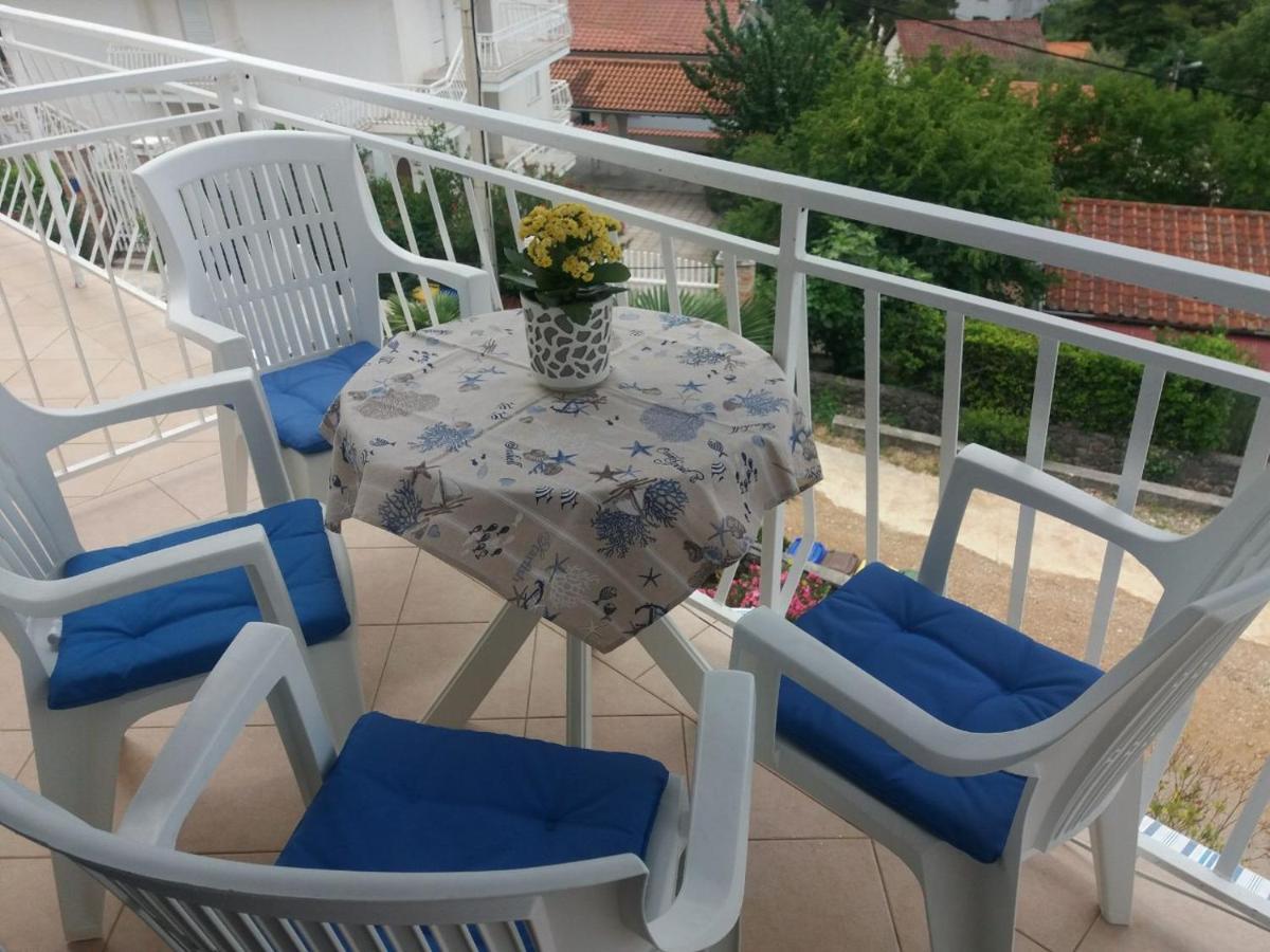 Apartment Rb Omišalj Exteriör bild