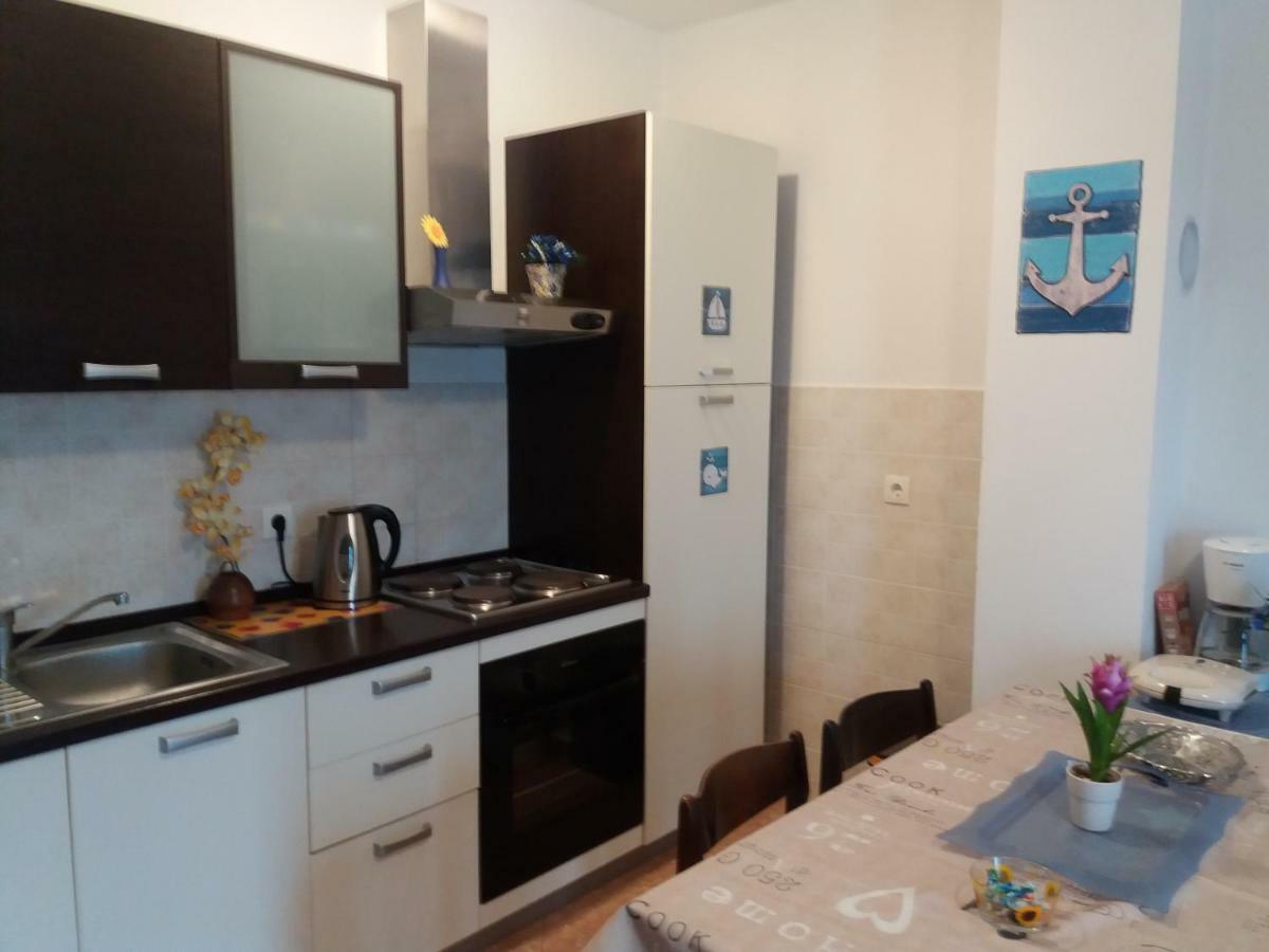 Apartment Rb Omišalj Exteriör bild
